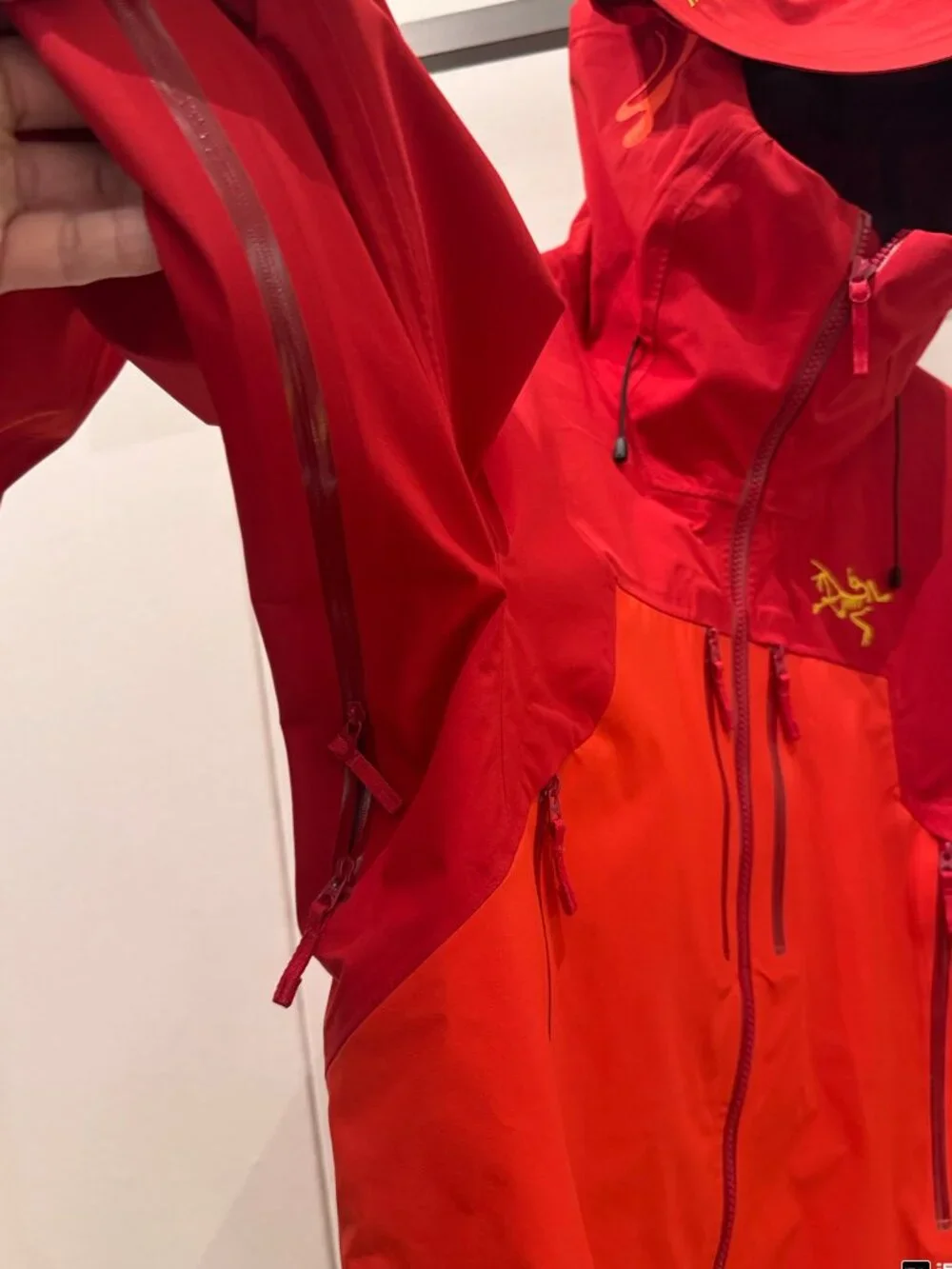Arc'teryx Alpha SV Two-Tone Hardshell Jacket